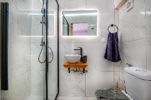 Sunny Palm Room Crete Apartment in Rethymno