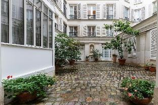 Luxury Home/Rooftop - St Germain des Pres Apartment in Paris