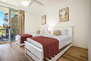 Diamond Beach Resort, Beachside 25 Apartment in Mermaid Beach