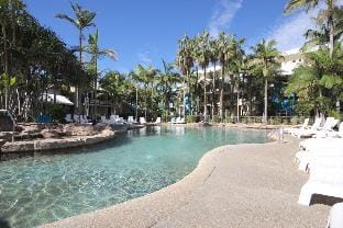 Super Modern Diamond Beach Resort Penthouse 33 Vacation rental in Mermaid Beach