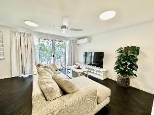 Super Modern Diamond Beach Resort Penthouse 33 Vacation rental in Mermaid Beach