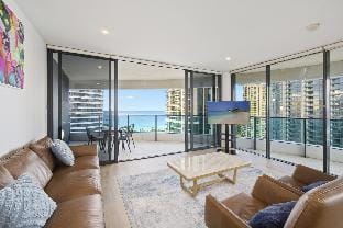 Premium Oracle Luxury Apartment 19th floor Apartment in Gold Coast