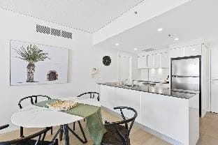 Broadbeach Bliss, 18th Floor Sierra Grand Oasis Apartment in Gold Coast