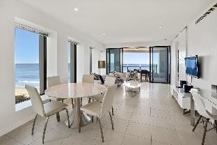 Beachfront Luxury in Soul Surfers Paradise 9th Apartment in Surfers Paradise