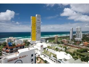 Luxury Upgraded Wave Apt Broadbeach 2202 Apartment in Gold Coast