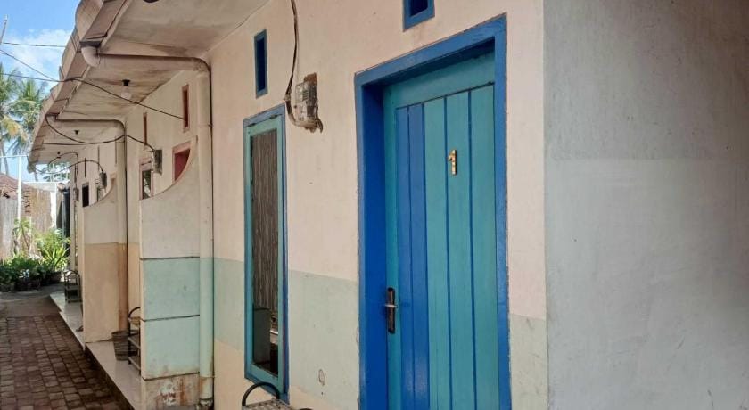 SPOT ON 93786 Kost Alamku Syariah Hotel in East Java