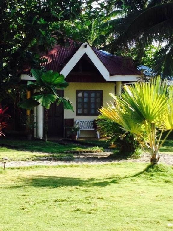 Puesta del sol Beach Bungalows and Restobar Hotel in Northern Mindanao