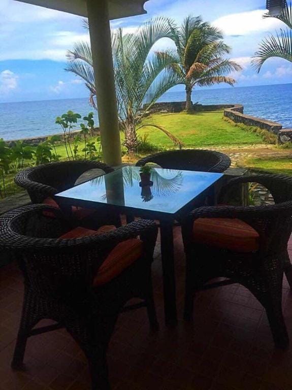 Puesta del sol Beach Bungalows and Restobar Hotel in Northern Mindanao