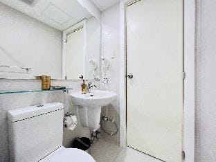 Lovely and Refreshing 1 BR Suite @ Bahamas Azures  Apartment in Paranaque