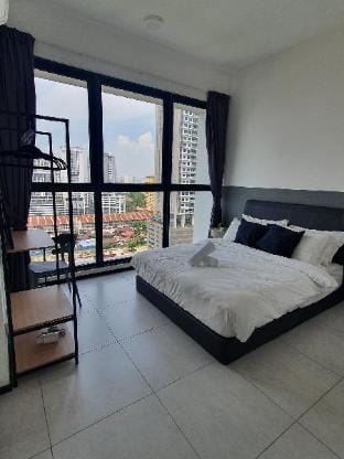 Urban Suites 3R2B Family Unit Vacation rental in George Town