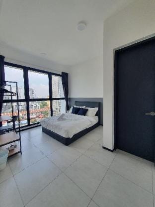 Urban Suites 3R2B Family Unit Vacation rental in George Town