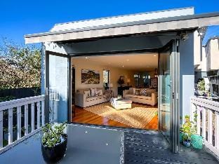 Delux Camberwell Sunny Townhouse Vacation rental in Melbourne