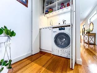 Delux Camberwell Sunny Townhouse Vacation rental in Melbourne