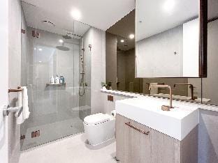 Modern Luxury 2B2B Sky Garden SmartTV Apartment in Glen Waverley