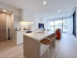 Modern Luxury 2B2B Sky Garden SmartTV Apartment in Glen Waverley