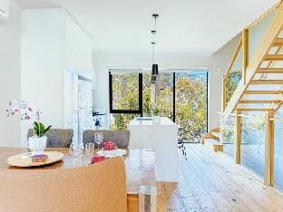 Bright 3 level townhouse Vacation rental in Melbourne