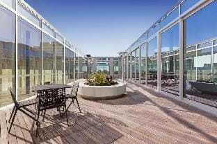 Modern 1B1B Artist APT * WFH Study Apartment in Melbourne