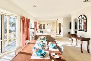 Brilliant Oceanview Holiday House Mountain High Vacation rental in Melbourne