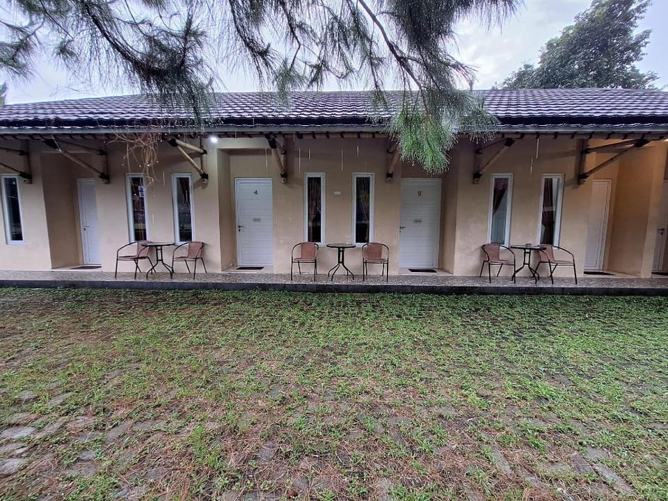 RedDoorz @ Kampung Istal Bogor Hotel in West Java