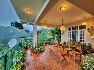 Rashmi Cottage - 4 BHK Villa with Serene Valley Views - Kasauli Vacation rental in Himachal Pradesh