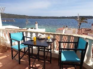 Roca Fornells, Vistas al mar en Fornells F76 Apartment in Fornells, Minorca