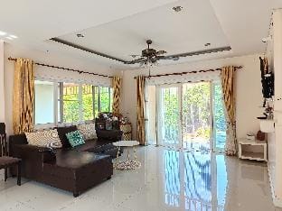 Baan Rak TrongJai (Mountain View) Apartment in Laos