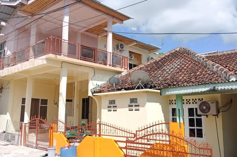 Wisma Pinggir Mitra RedDoorz Hotel in Riau Islands, Indonesia