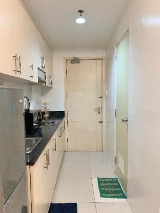 Veranda Suite Room Apartment in Pasay