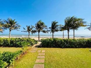 Luxury beachfront villa with swimming pool Vacation rental in Vung Tau