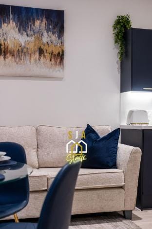 Holburn Hideaway - SJA Stays - Modern 2 Bed Apartment Apartment in Aberdeen