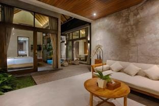 BRAND NEW 2BR Charismatic W/ Pool in Nusa Dua Villa in Kuta Selatan