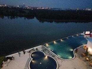 Bayu Marina Hotel Style 2 pax/5min Midvalley Apartment in Johor Bahru