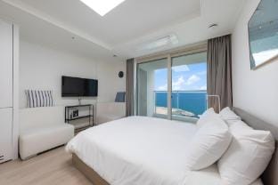 Sokcho Summit Bay Room 1908 Bed and Breakfast in South Korea
