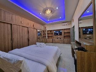 Luxury Pool Villa 5 mins to Phuket Old Town Villa in Wichit