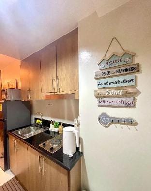 Cessy’s CityScape Suite Vacation rental in Pasay