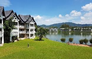 Peaceful Allamanda - great amenities, golf course Apartment in Choeng Thale