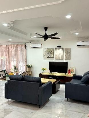 Cozy 2StoreyHome 5Room11Pax@ChaiLengPark Vacation rental in Penang