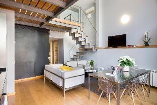 Apartment with large terrace and shared Pool Apartment in Barcelona