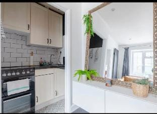 Cosy One Bedroom Flat Vacation rental in City of Westminster