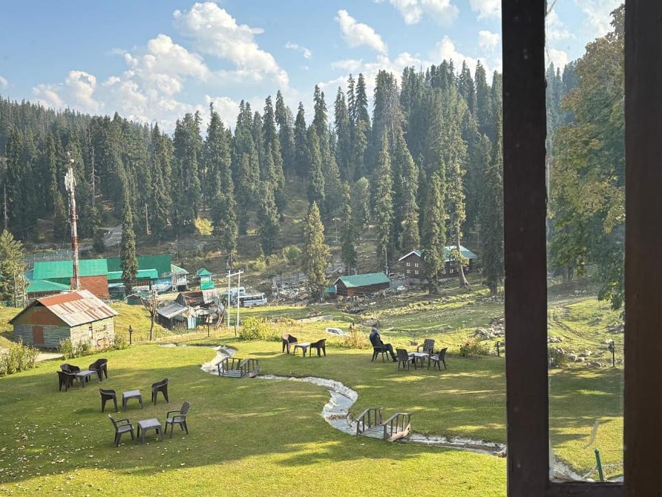 Pine Palace Resorts Gulmarg Hotel in India