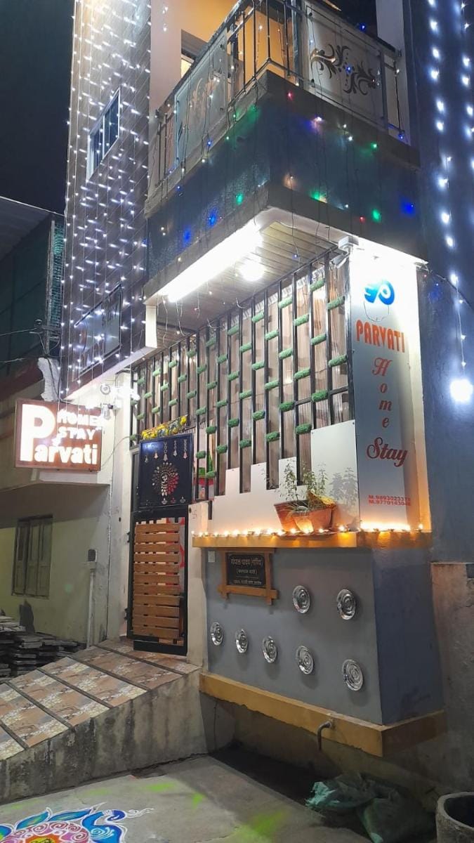 Parvati Home Stay Single Double Bed room Apartment in India