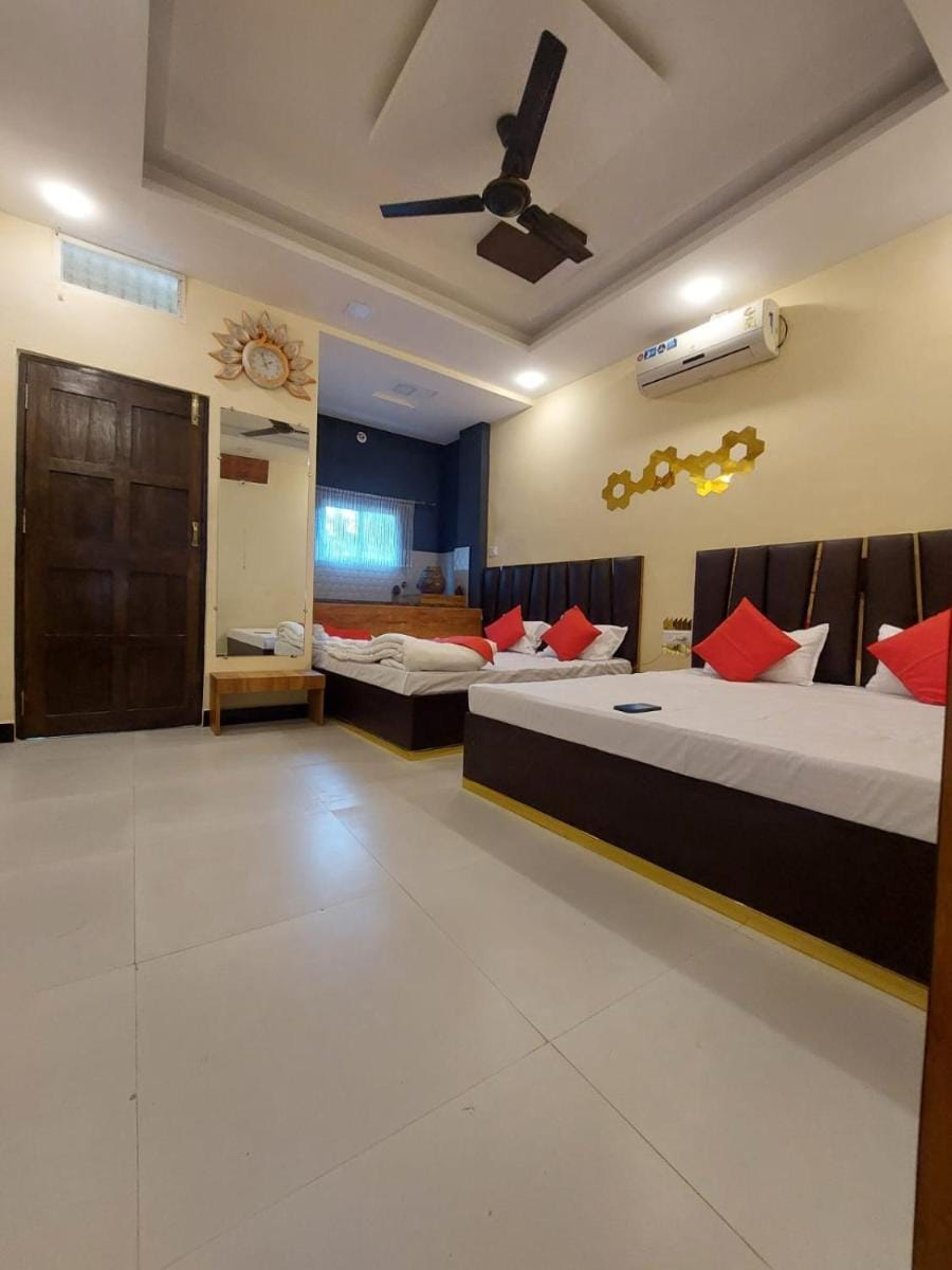 Parvati Home Stay Single Double Bed room Apartment in India