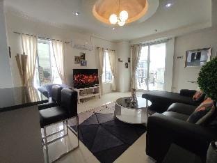 Kandi Towers 2BR condo, w/Balcony, 300mbps wi-fi Apartment in Angeles