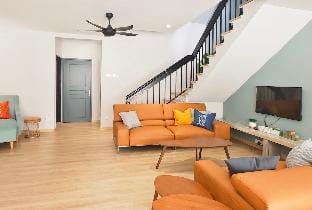 EV Friendly Homestay 35 Beach House 7Rooms 7Baths Vacation rental in Batu Ferringhi, Penang, Malaysia