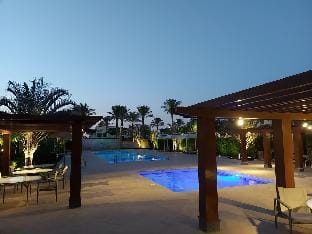 Sierra's Mahogany Splendor Suites Apartment in Cairo
