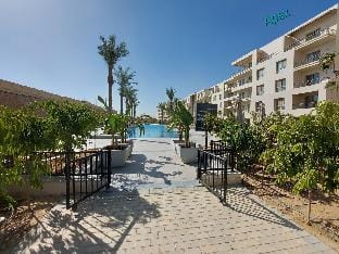 Alumia Marigold Suite 3BR Apt W/Pool Access Apartment in Cairo