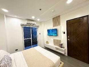 Luxury Villa Near SM City Clark Apartment in Angeles