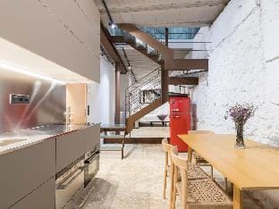 Apartment Barcelona Industrial Loft with Garden Apartment in Barcelona