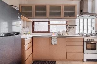 Homey cozy house with 2 bedrooms in Thonglor Wi-Fi Vacation rental in Bangkok