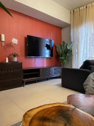Plosius Rich at Manhattan Parkway Araneta City Apartment in Pasig